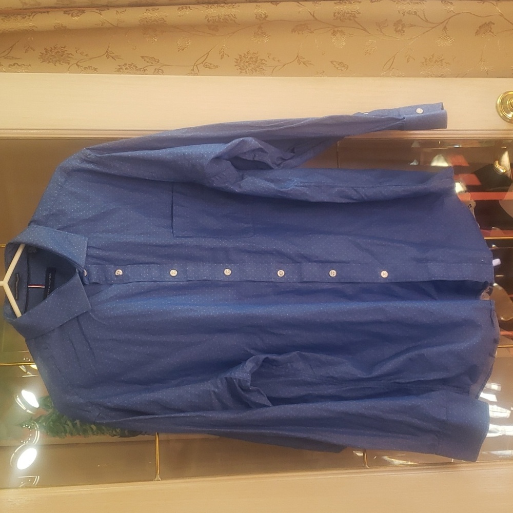 Tommy Hilfiger Blue Men's Button Down Long Sleeve Dress Shirt.  17 1/2. 34/35